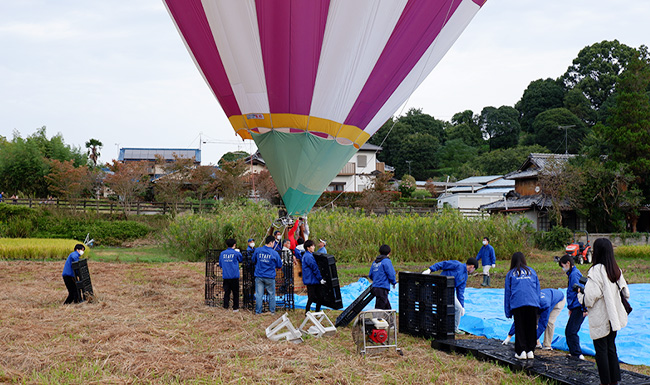 専門学校ビーマックス｜造山古墳での気球イベント